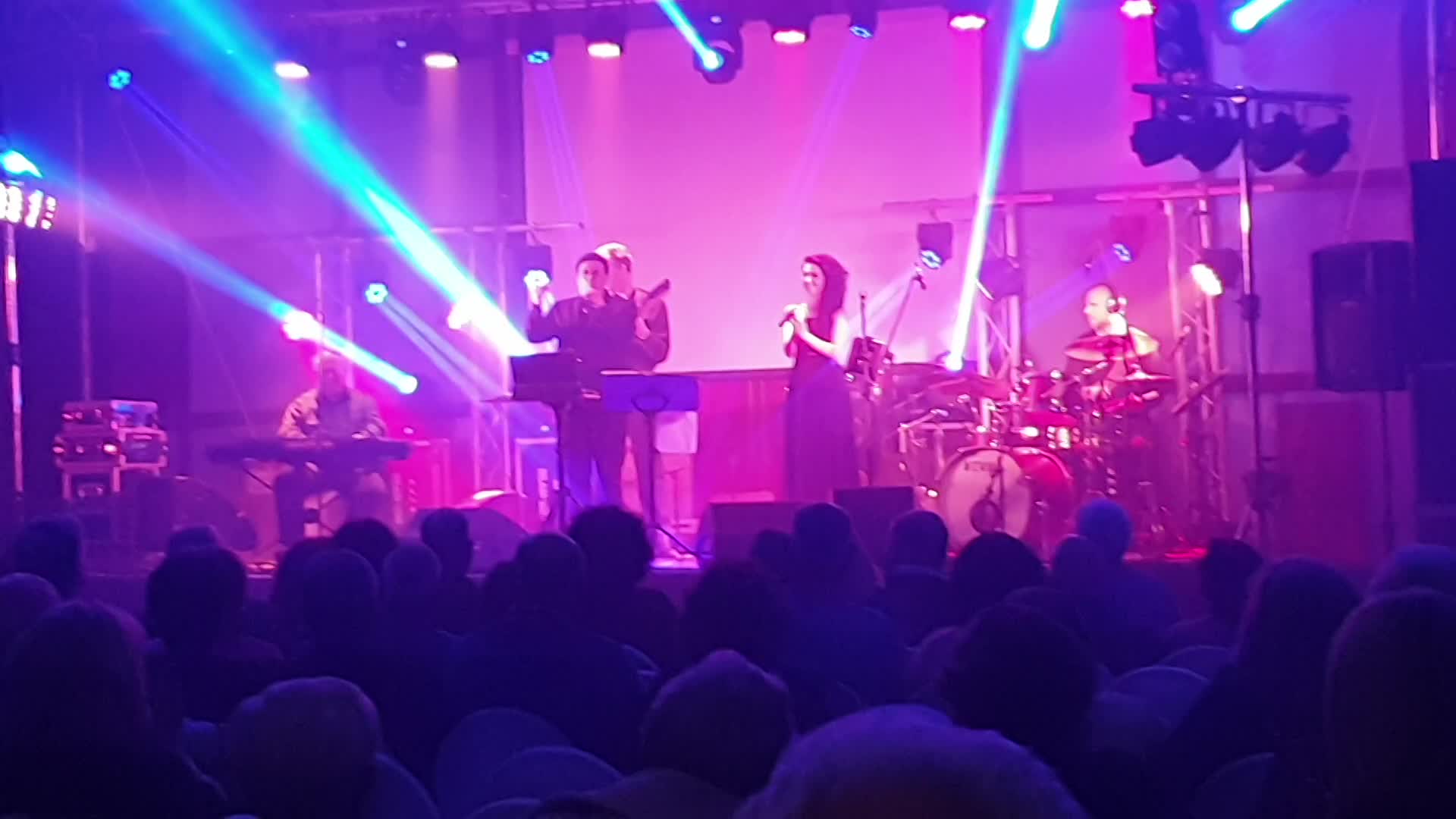 צפה בסרטונים של המופע מנהרת הזמן ובסרטוני טיולים ונופשים