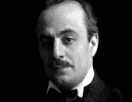 Wêne dibe ku: yek an bêtir kes û nêzîkbûn hebe