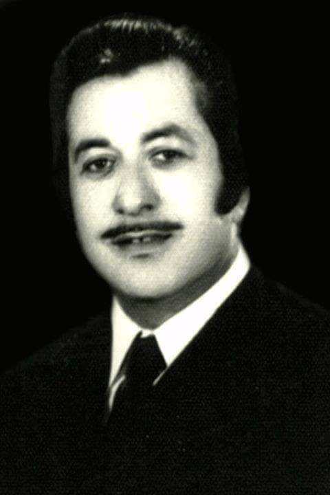 ربما تحتوي الصورة على: ‏‏‏‏شخص أو أكثر‏، ‏بدلة‏‏ و‏لقطة قريبة‏‏‏