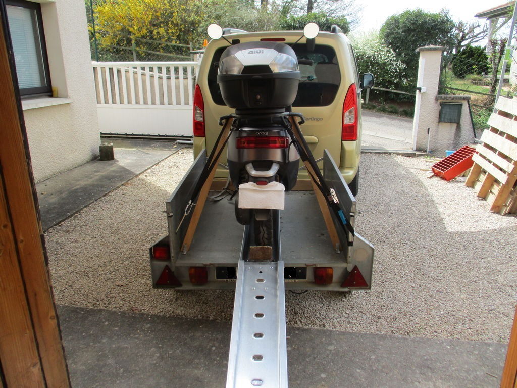 Remorque pour transporter le scooter Scooter électrique 125 Retour d'expérience Remorque pour transporter le scooter Scooter électrique 125 Retour d'expérience