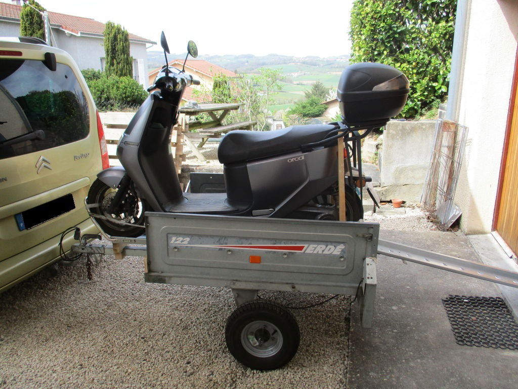Remorque pour transporter le scooter Scooter électrique 125 Retour d'expérience Remorque pour transporter le scooter Scooter électrique 125 Retour d'expérience
