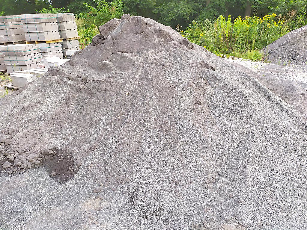 Eine große Auswahl an Zuschlagstoffen und Sanden