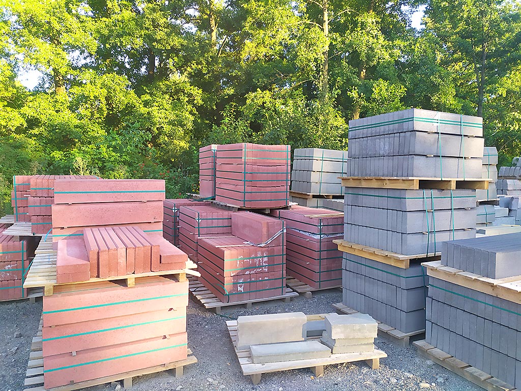 Eine große Auswahl an Würfeln vor Ort