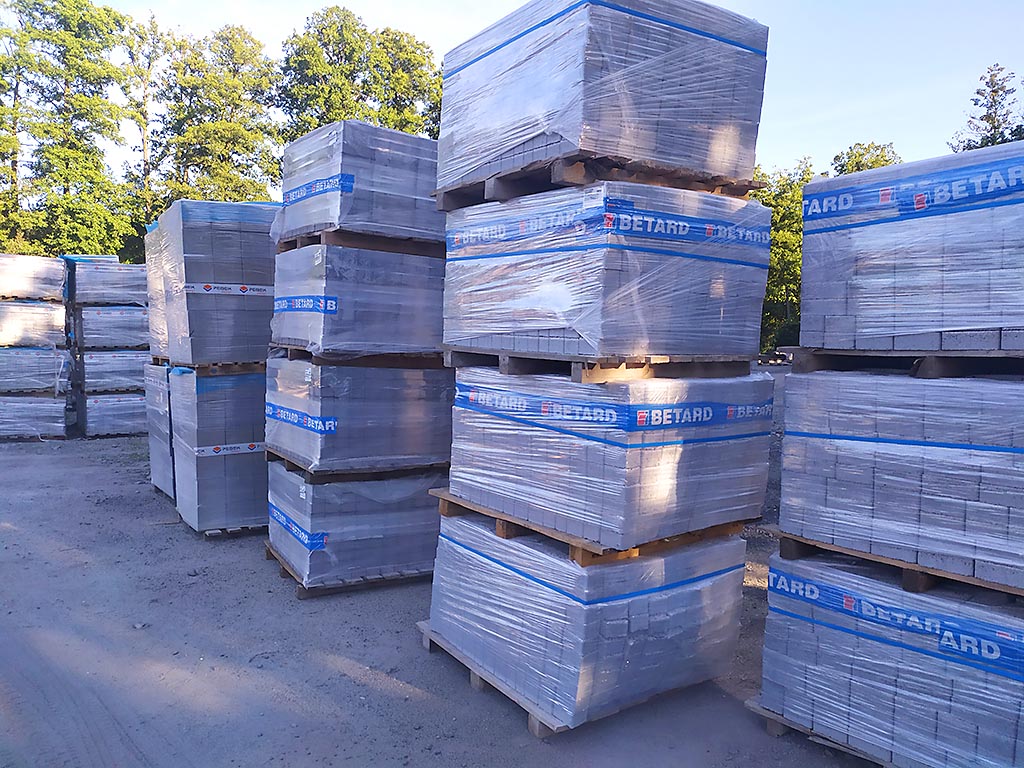 Eine große Auswahl an Würfeln vor Ort