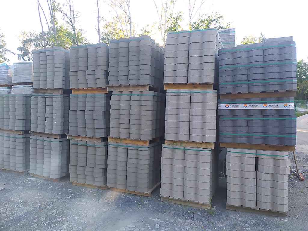 Eine große Auswahl an Würfeln vor Ort