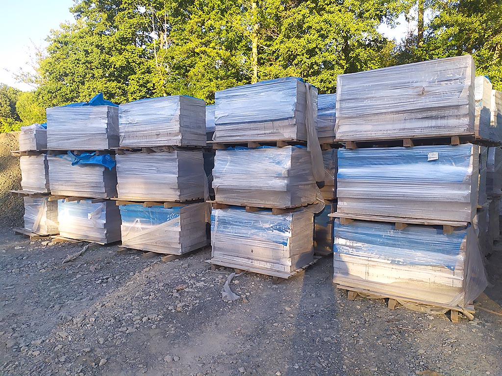 Eine große Auswahl an Würfeln vor Ort