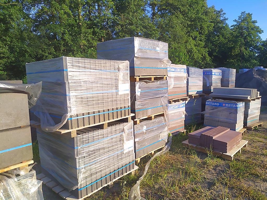 Eine große Auswahl an Würfeln vor Ort