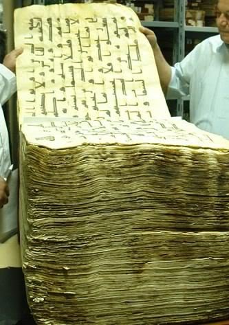 لمن يقول القرءان غير متواتر هذه آلاف المخطوطات على مر العصور نفس